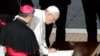 Papa odobrio sveštenicima da daju oprost abortusa