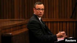Bintang olimpiade Afsel, Oscar Pistorius kembali bersaksi hari Senin (14/4) untuk hari keempat (foto: dok). 