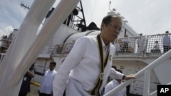 菲律賓總統阿基諾8月23日登上德爾畢拉爾號軍艦