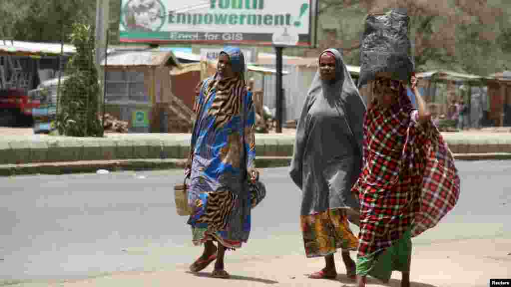'Yan gudun hijira kusa da Maiduguri.