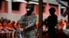 ARCHIVO - Soldados vigilan el bloque de celdas 3 de la prisión militarizada Litoral, captados el 9 de febrero de 2024, en Guayaquil como parte de las medidas tomadas por el presidente de Ecuador, Daniel Noboa, para reprimir las pandillas.