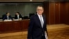 El exvicepresidente de Ecuador, Jorge Glas, ingresa a la sala del tribunal para su audiencia en la Corte Suprema para apelar su sentencia de seis años de prisión por asociación ilícita en relación con el escándalo de Oderbrecht en Quito, Ecuador, el 23 de mayo de 2018. 