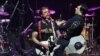 Bataclan : le chanteur des Eagles of Death Metal s'excuse d'avoir soupçonné les vigiles