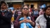 Miembros de comunidades indígenas marchan en apoyo a la democracia en la Ciudad de Guatemala el 3 de noviembre de 2023.