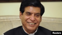 PM baru Pakistan, Raja Pervez Ashraf mendapat perintah Mahkamah Agung untuk membuka kembali kasus korupsi yang melibatkan Presiden Pakistan Asif Ali Zardari. 