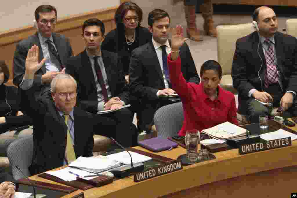 U.S. Ambassador to the United Nations Susan Rice, and British Ambassador Mark Lyall Grant,vote to support a resolution backing an Arab League call for Syrian President Bashar Assad to step down, New York, February 4, 2012.