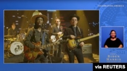 Black Pumas, la banda de soul psicodélico, de Texas, participa de manera virtual 'Celebrando a Estados Unidos', en honor del presidente electo Joe Biden en 20 de enero de 2021.