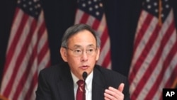 美国能源部长朱棣文在北京对媒体讲话