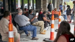 Cifras oficiales divulgadas este viernes 7 de agosto de 2020 indican que EE.UU. añadió 1,8 millones de empleos en julio, lo que contrasta con el récord de 4,791 millones registrados el mes anterior.