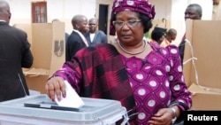 Incumbent Malawian President Joyce Banda votes in her home district of Malemia on May 20, 2014.