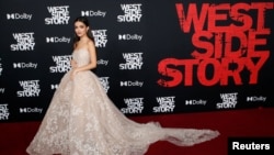 Rachel Zegler dalam pemutaran perdana film "West Side Story" di El Capitan theatre, Los Angeles, California, 7 December 2021. (REUTERS/Mario Anzuoni)