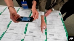 Prebrojavanje glasova sa predsedničkih izbora u Alentaunu u Pensilvaniji, 6. novembra 2020.