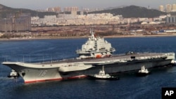 2012年10月30日大连：中国航母辽宁号首航回港
