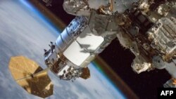 Esta fotografía de la NASA obtenida el 5 de abril de 2021 muestra la nave de reabastecimiento Cygnus de Northrop Grumman, fotografiada el 28 de marzo de 2021.