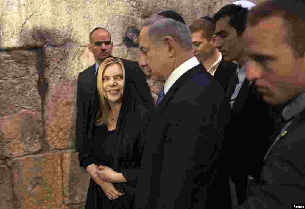 Israeli Prime Minister Benjamin Netanyahu concludes his statement to the media at the Western Wall, Judaism's holiest prayer site, in Jerusalem's Old City, March 18, 2015.
