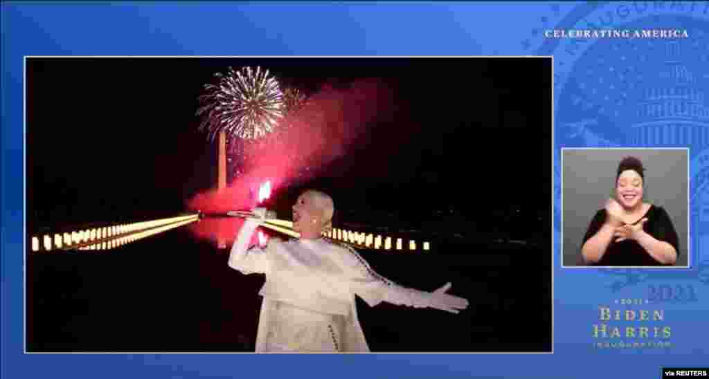 La cantante Katy Perry actúa en el evento "Celebrating America" en esta imagen fija del video, durante la toma de posesión de Joe Biden como presidente de Estados Unidos. 20 de enero de 2021.