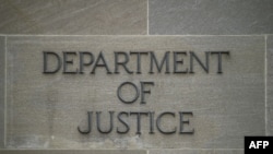 ARCHIVO - Logo del Departamento de Justicia de EEUU en Washington DC.