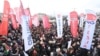 CHP'lilerin haftasonunda İstanbul'da yapmak istediği Gazze yürüyüşünden önce toplanan kalabalık (ARŞİV).