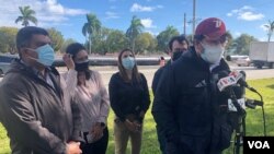 El ministro consejero del gobierno interino de Juan Guaidó, Gustavo Marcano, durante una conferencia frente al Centro de Detención de Broward, en Florida. Diciembre 28, 2020. Foto: Antoni Belchi - VOA.
