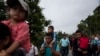 Kafilah Migran Amerika Tengah Berusaha Menuju AS
