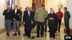 Estuvieron presentes los ex mandatarios de República Dominicana, Panamá y España, así como el Nuncio Apostólico en Venezuela, Aldo Giordano, representante del Vaticano.