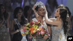 Miss Angola, Leila Lopes, coroada Miss Universo, em São Paulo, a 12 de Setembro de 2011