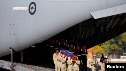 越南戰爭中陣亡的33名澳大利亞軍人遺骸星期四返回澳大利亞。