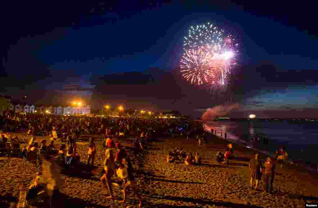 Fireworks for Independence Day are seen on the New Jersey shore, July 3, 2013.