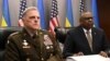 Le ministre américain de la Défense Lloyd Austin (à dr.) et le chef de l'état-major interarmées, le général Mark Milley, à Washington, le 15 mars 2023.