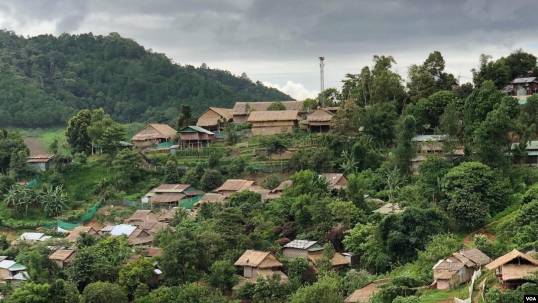 ထိုင်းမြန်မာနယ်စပ် နို့ဖိုးဒုက္ခသည်စခန်း