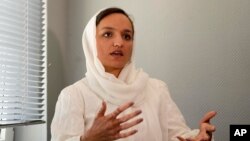 Zarifa G'afariy, sobiq hokim, xotin-qizlar erkinligi uchun kurashib keladi. Hozirda xorijda, lekin yuragi vatanida. 