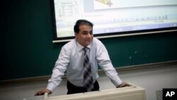 Pekinlik uyg'ur professori Ilhom To'xti qamoqda
