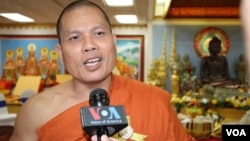 ព្រះឥទ្ធិមុនី ម៉ឹង សាង ប្រធានពុទ្ធិកសមាគមព្រះសង្ឃខ្មែរសហរដ្ឋអាមេរិក និងជាព្រះគ្រូចៅអធិការវត្តមុនីសុតារាម រដ្ឋមីនីសូតា បានផ្តល់បទសម្ភាសន៍ដល់ VOA កាលពីថ្ងៃទី២៣ ខែឧសភា ឆ្នាំ២០១៩។ (សាយ មុន្នី/VOA)