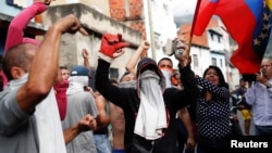 Los bloqueos en las redes sociales en Venezuela coincide con la protesta el lunes 21 de enero de 2019 de militares vestidos de verde olivo y con armas, que instaron a "desconocer" el gobierno de Nicolás Maduro.