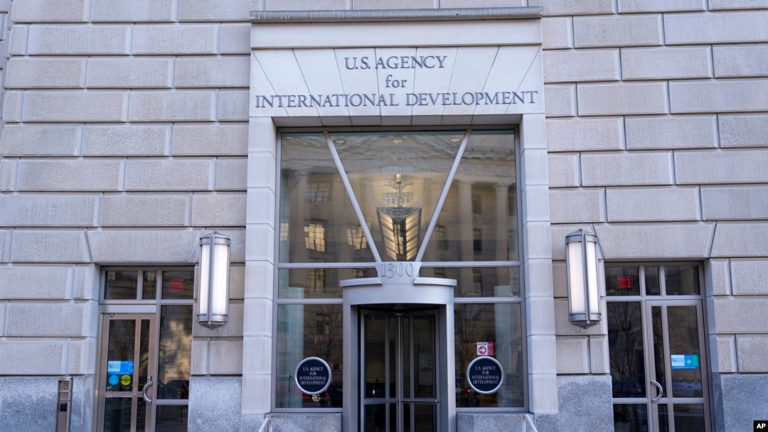 USAID çalışanlarına, Pazartesi günü kurumun Washington'daki ana binasına gitmemeleri yönünde talimat verildiği bildirildi. 