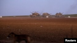 Vehículos blindados israelíes maniobran cerca de la frontera de Gaza, en medio del conflicto en curso en Gaza entre Israel y Hamás, en Israel, el 16 de diciembre de 2024.