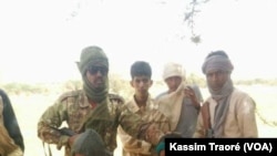 Affrontement entre le GATIA et la CMA dans la région de Gao, Mali, le 1 décembre 2016. (VOA/Kassim Traoré)