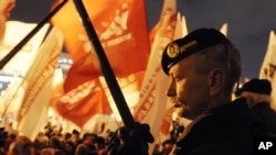 Supporters of Ukrainian Opposition party take part in a rally in Kyiv , Ukraine, Nov. 6, 2012