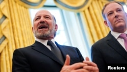 Hauard Latnik, koga je predsednik SAD Donald Tramp nominovao za sekretara za trgovinu, govori u Ovalnoj kancelariji u Beloj kući, u Vašingtonu, 14. februara 2025. Senat je potvrdio postavljenje Lutnika 19. februara.