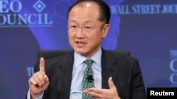 Jahon bank prezidenti Jim Yong Kim. Bank Vashingtonda asoslangan xalqaro tashkilot bo'lib, asosiy maqsadi davlatlarga taraqqiy etishda yordamlashish, quyi foizda qarzlar berib, iqtisodiy-ijtimoiy rivojlanishda hissa qo'shish. 